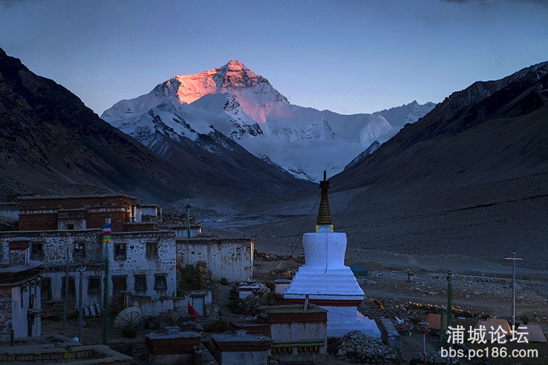 45   绒布寺夜色  副本   2014-10-7拍摄于西藏珠峰大本营、绒布寺.jpg