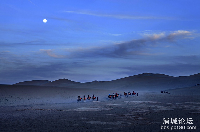 46   大漠行  副本   2012-9-28拍摄于甘肃省敦煌市月牙泉景区.jpg