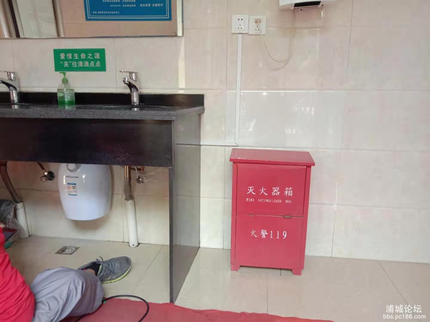 还是上海乡镇的厕所小厨宝都装上了